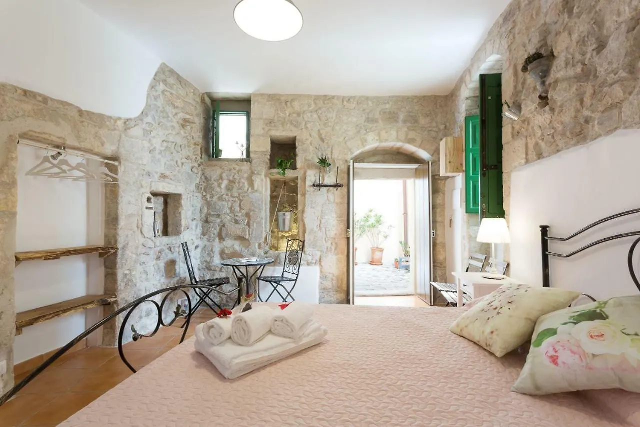 Hotel Pura Vida Iblea Ragusa 2*,